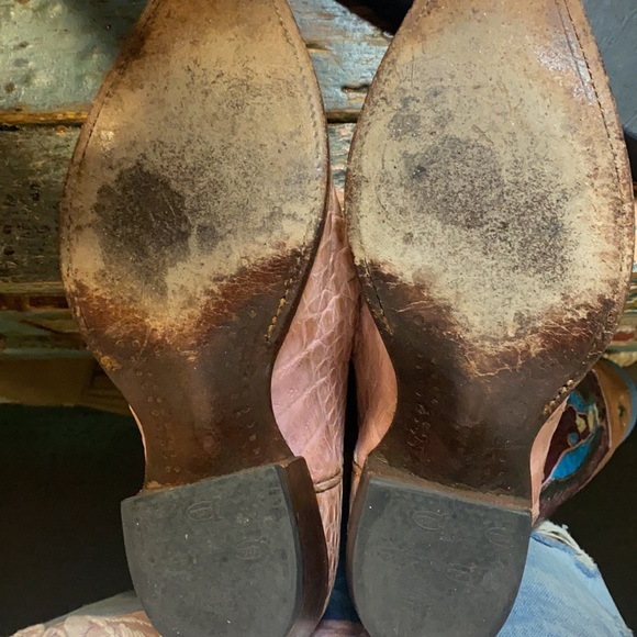 Pink alligator Virgen de Guadalupe western boots - Picture 5 of 9